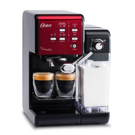 Cafetera Oster automática con 19 bares, rojo y negro.